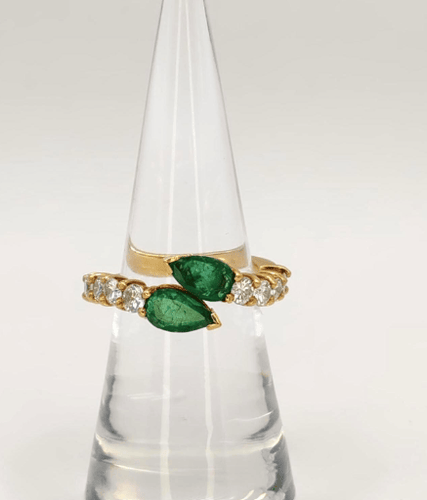Bague 54 Bague en or jaune 18K avec émeraudes et diamants 58 Facettes 242