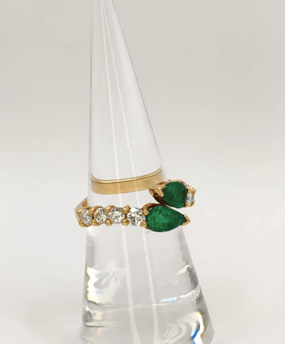 Bague 54 Bague en or jaune 18K avec émeraudes et diamants 58 Facettes 242