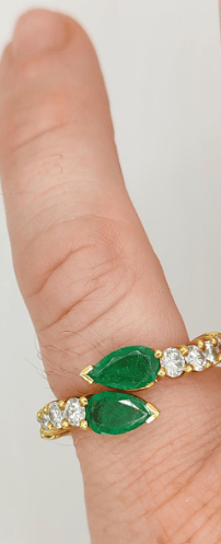 Bague 54 Bague en or jaune 18K avec émeraudes et diamants 58 Facettes 242