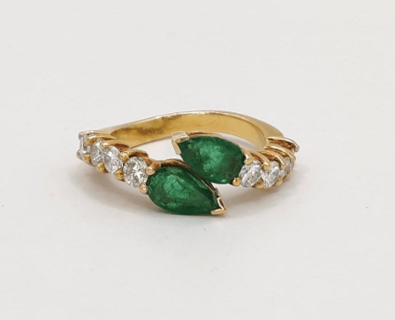 Bague 54 Bague en or jaune 18K avec émeraudes et diamants 58 Facettes 242