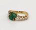 Bague 54 Bague en or jaune 18K avec émeraudes et diamants 58 Facettes 242