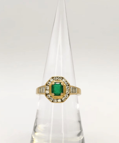 Bague 53 Bague en or jaune 18K, émeraude et diamants 58 Facettes 245