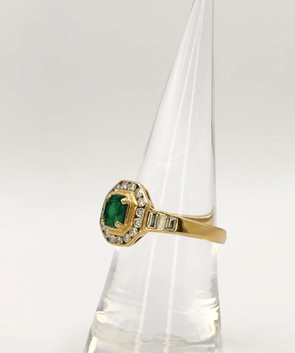 Bague 53 Bague en or jaune 18K, émeraude et diamants 58 Facettes 245