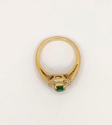 Bague 53 Bague en or jaune 18K, émeraude et diamants 58 Facettes 245