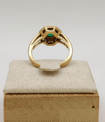 Bague 53 Bague en or jaune 18K, émeraude et diamants 58 Facettes 245