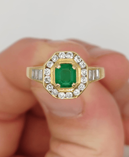 Bague 53 Bague en or jaune 18K, émeraude et diamants 58 Facettes 245