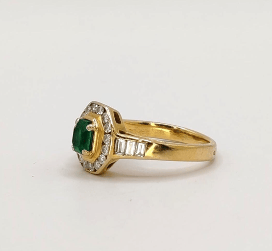 Bague 53 Bague en or jaune 18K, émeraude et diamants 58 Facettes 245