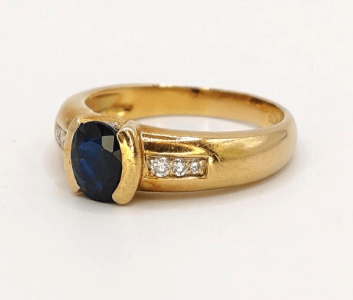 59 Bague jonc en or jaune, saphir et diamants 58 Facettes 244