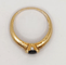 59 Bague jonc en or jaune, saphir et diamants 58 Facettes 244