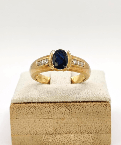 59 Bague jonc en or jaune, saphir et diamants 58 Facettes 244
