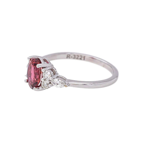 53 Bague en or blanc, tourmaline rose et diamants 58 Facettes 5669441RV