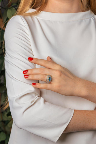 56 Bague dôme en or jaune et blanc, topaze bleue et diamants 58 Facettes 4913203CN