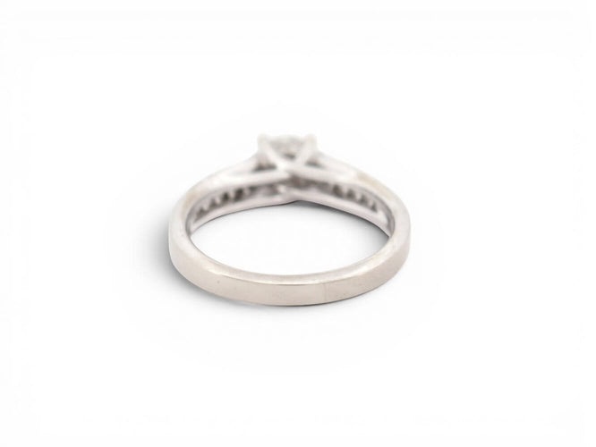 53 Bague solitaire en or blanc 18k et diamants 58 Facettes 275909