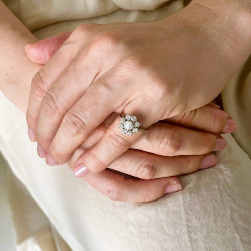 48.5 Bague marguerite en or blanc, platine et diamants 58 Facettes LMB-373