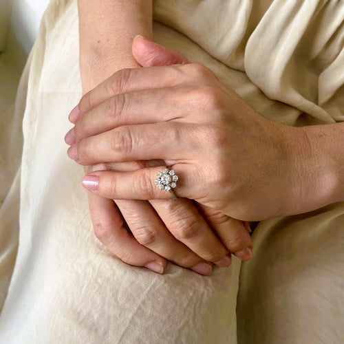 48.5 Bague marguerite en or blanc, platine et diamants 58 Facettes LMB-373