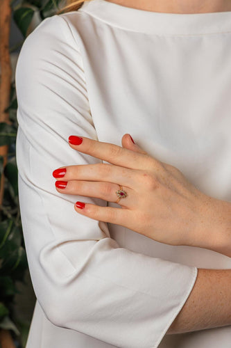 51 Bague marquise en or jaune, rubis et diamants 58 Facettes 5714239CN