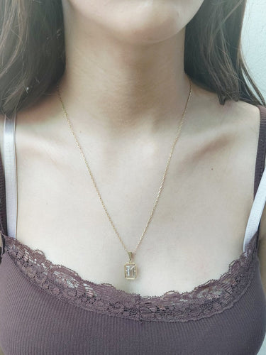 Pendentif M en or jaune, or blanc et diamants 58 Facettes 1793066
