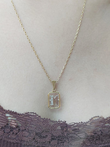 Pendentif M en or jaune, or blanc et diamants 58 Facettes 1793066