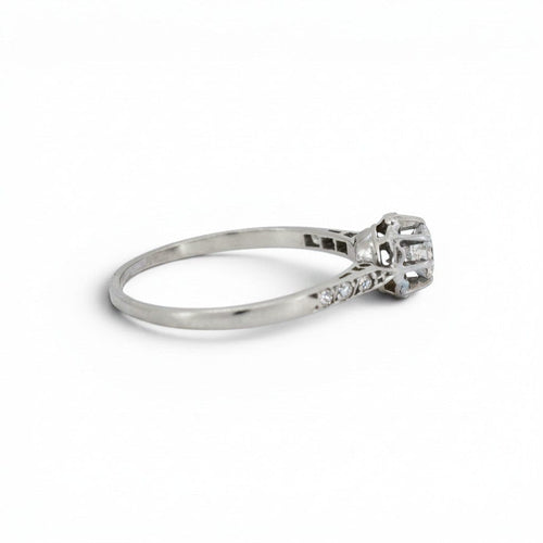 59 Bague solitaire Art déco en platine et diamants 58 Facettes RI-1070