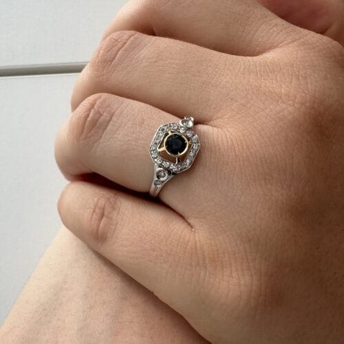https://ledial.it/app/uploads/2026/07/39610-anello-art-deco-platino-oro-zaffiro-diamanti_51-rotated.jpg