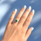 54.5 Bague marguerite en or jaune 18K, émeraude et diamants 58 Facettes 1790