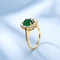54.5 Bague marguerite en or jaune 18K, émeraude et diamants 58 Facettes 1790