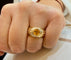 49 Bague jonc godronnée en or jaune 18 carats et saphir jaune 58 Facettes 90998-ac13140