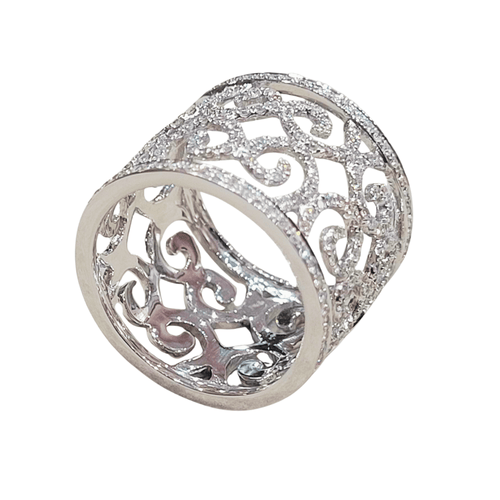54 Bague en or blanc 18K et diamants 58 Facettes S170