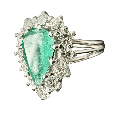 51 Bague en or blanc 18 carats, émeraude poire et diamants 58 Facettes Bague 5