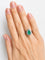 51 Bague en or blanc 18 carats, émeraude poire et diamants 58 Facettes Bague 5