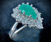 51 Bague en or blanc 18 carats, émeraude poire et diamants 58 Facettes Bague 5