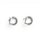 57 Parure géométrique - Bague et boucles d'oreilles en or blanc et diamants 58 Facettes E62
