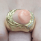 53 Bague en or 18k avec corail peau d’ange et diamants 58 Facettes T372