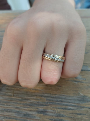 54 Bague Mouvement en or jaune et diamants 58 Facettes 1794555