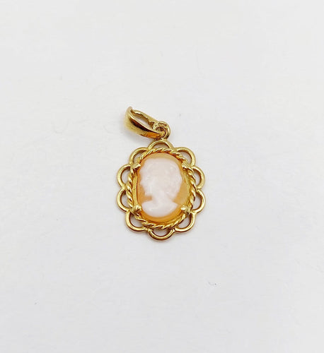 Pendentif vintage en or 18k et camée coquille 58 Facettes A07571