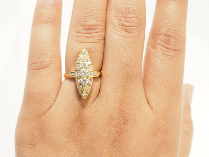 55.5 Bague marquise en or jaune et diamants 58 Facettes 33721