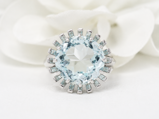 Bague 58 Bague vintage en or blanc et aigue-marine 58 Facettes 32325