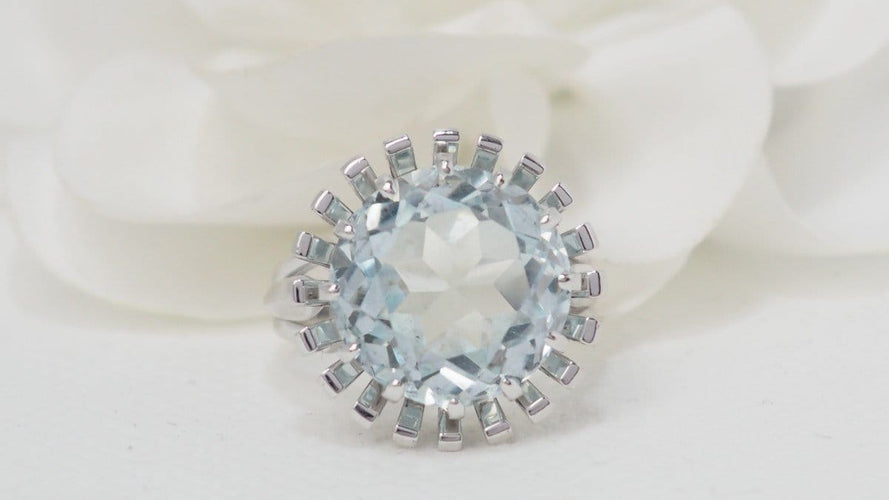 58 Bague vintage en or blanc et aigue-marine 58 Facettes 32325