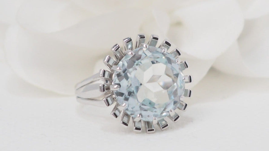 58 Bague vintage en or blanc et aigue-marine 58 Facettes 32325