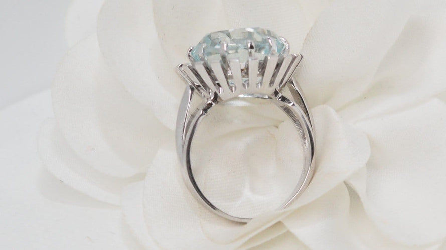 58 Bague vintage en or blanc et aigue-marine 58 Facettes 32325