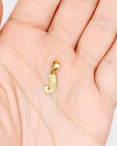 Pendentif vintage lettre J en or 18k 58 Facettes A07572