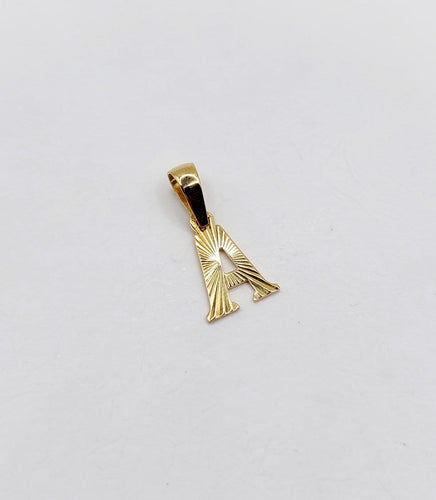 Pendentif lettre A vintage en or 18k 58 Facettes A07574