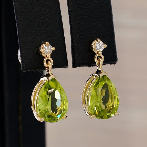 Boucles d'oreilles Green Radiance - Parure en or jaune 14 kt, péridots et diamants 58 Facettes S001