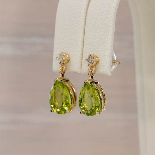 Boucles d'oreilles Green Radiance - Parure en or jaune 14 kt, péridots et diamants 58 Facettes S001