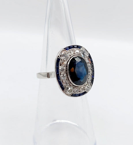 50 Bague pompadour Art déco en or blanc, saphir et diamants 58 Facettes A07580
