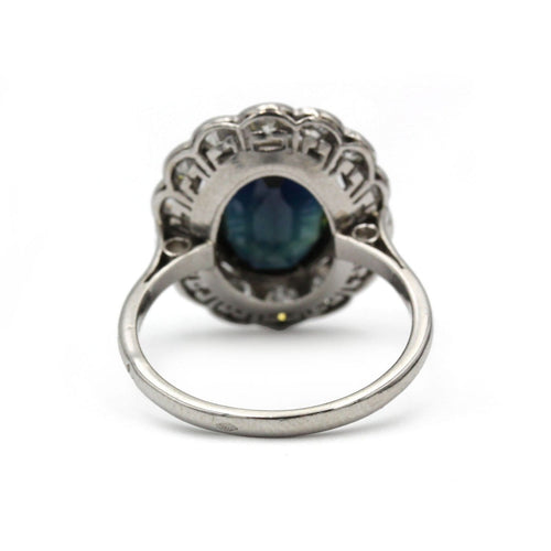 54 Bague marguerite en or blanc, diamants et saphir 58 Facettes SA029