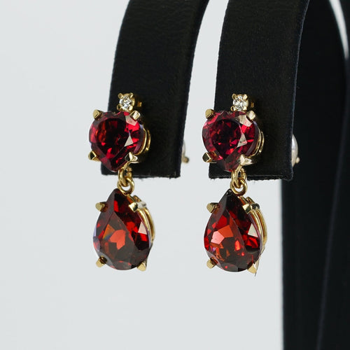 Boucles d'oreilles Parure boucles d’oreilles et pendentif en or jaune, grenats et diamants 58 Facettes S002