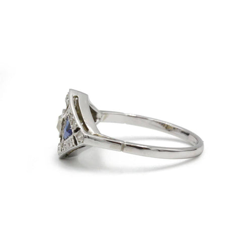 54 Art déco - Bague en or blanc 750, saphir et diamants taille rose 58 Facettes SA016