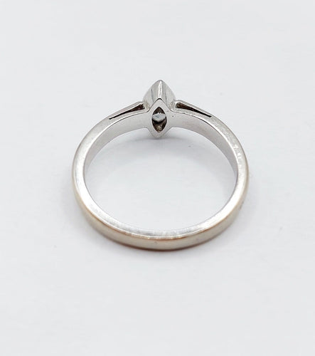 52.5 Bague solitaire en or blanc et diamant taille marquise 58 Facettes A07558