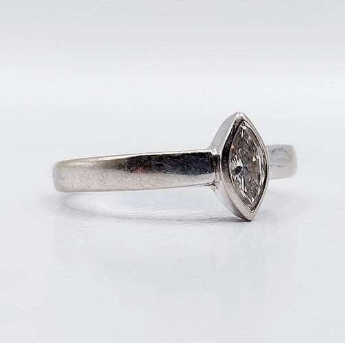 52.5 Bague solitaire en or blanc et diamant taille marquise 58 Facettes A07558